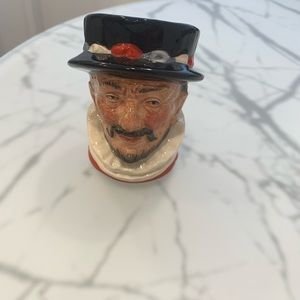 Royal Doulton “Beefeater” D 6233 Modelled by H Fenton Limited 1946